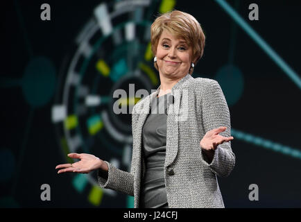 Las Vegas, Nevada, USA. Apr 24, 2017. Journaliste JANE PAULEY parle pendant le jour de l'ouverture de la session à la National Association of Broadcasters (NAB). NAB Show, le salon de l'Association nationale des radiodiffuseurs et le plus grand spectacle sur support électronique, passe à travers le 27 avril et dispose de plus de 1 700 exposants et 103 000 visiteurs. Crédit : David Becker/ZUMA/Alamy Fil Live News Banque D'Images