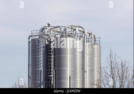 Silos industriels pour la production de produits chimiques, par l'acier inoxydable Banque D'Images