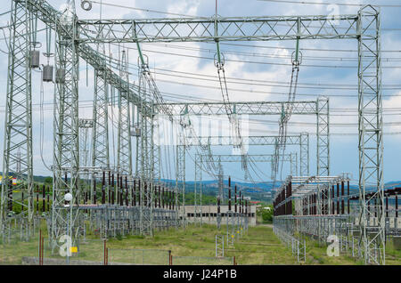 Sous-station électrique. La distribution de l'électricité. Електрическа подстанция. Електроразпределение. Banque D'Images