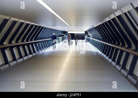 Adams pont Plaza à Cross Place Canary Wharf Londres Banque D'Images