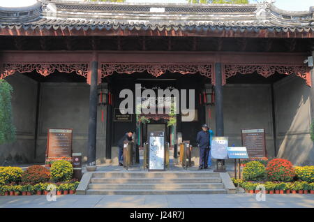 On visite le jardin de la forêt du lion à Suzhou en Chine. Le jardin de la forêt du lion est reconnu avec d'autres jardins classiques de Suzhou au Patrimoine Mondial de l'tr Banque D'Images