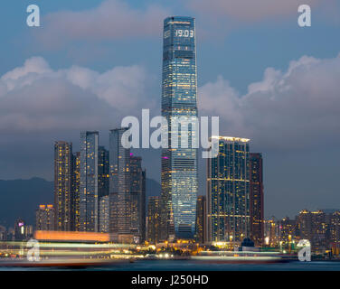 La nouvelle ville de Kowloon et de Hong Kong, le plus haut bâtiment de l'International commerce center ICC, Hong Kong, Chine. Banque D'Images