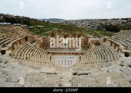 Le théâtre du nord dans l'ancienne ville romaine de Jerash en Jordanie. Banque D'Images
