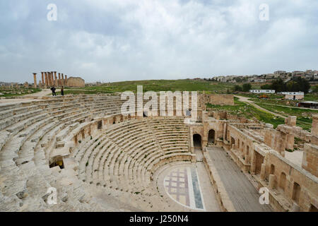 Le théâtre du nord dans l'ancienne ville romaine de Jerash en Jordanie. Banque D'Images