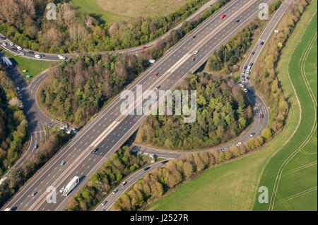 Vue aérienne de l'autoroute autoroute réseau en France France Banque D'Images