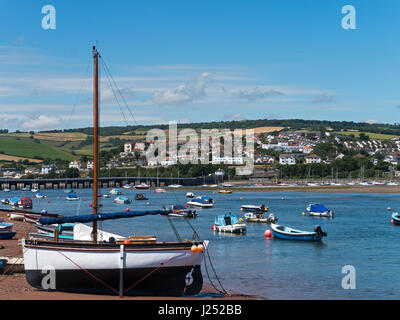 La plage de Shaldon avec elle bateaux colorés, à côté de l'estuaire de la rivière Teign, South Devon, England, UK Banque D'Images