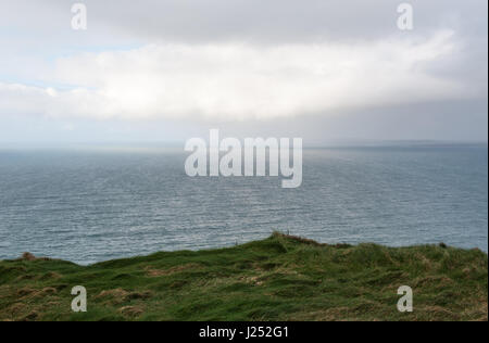 Vue sur les falaises de Moher, comté de Clare, Irlande Banque D'Images