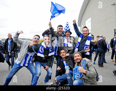 Brighton fans avant le match de championnat entre Sky Bet Brighton et Hove Albion et Wigan Athletic à l'American Express Community Stadium à Brighton et Hove. 17 avril, 2017. Banque D'Images