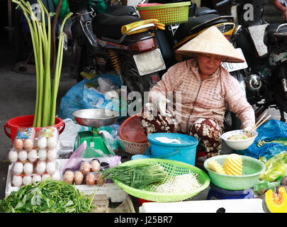 Saigon, Vietnam - 4 mars 2017 : marché de rue traditionnels en Asie Banque D'Images