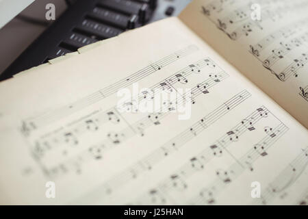 Close up de notes de musique en studio Banque D'Images