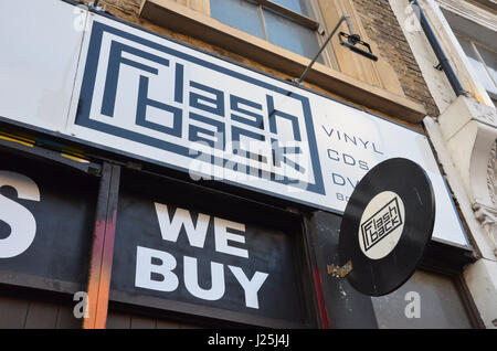 La signalisation du Flashback Records le Record Store Day 2017. (Shoreditch, London, UK. 22 avril 2017. Crédit : Robert Smith/Alamy) Banque D'Images