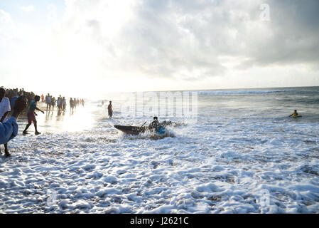 La pêche sur la mer Puri, Orissa, Inde, Banque D'Images