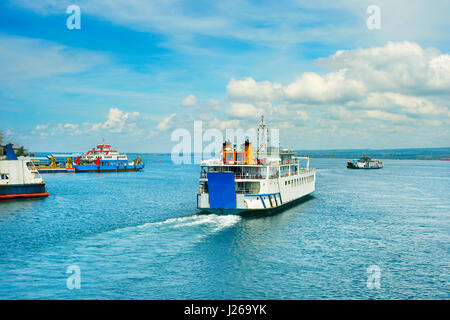 Ferry de l'île de Java à Bali isalnd. L'Indonésie Banque D'Images