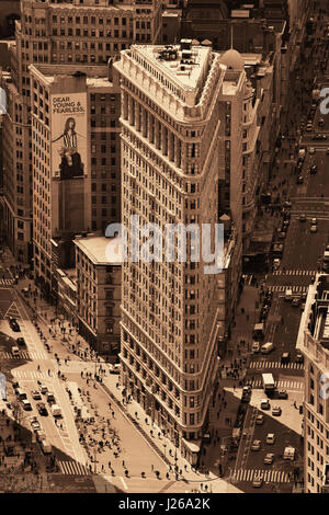 La VILLE DE NEW YORK, NY - 30 mars : Flatiron Building vue sur le toit le 30 mars 2014 dans la ville de New York. Flatiron building conçu par Daniel Burnham de Chicago. Banque D'Images