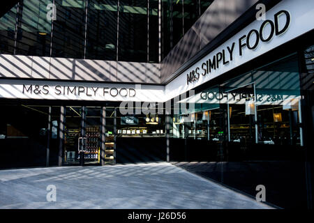 Marks & Spencer M&S Simply Food store, Londres, Angleterre, Royaume-Uni, Europe Banque D'Images