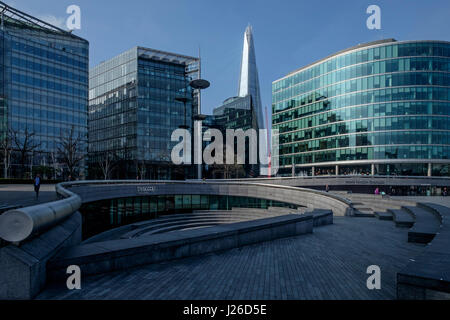 L'écope à la plus London Riverside development, Londres, Royaume-Uni, Europe Banque D'Images