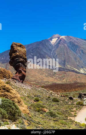 Le roque Cinchado, une formation rocheuse unique et un lieu emblématique de l'île de Ténérife situé près du Volcan Teide (Canaries, Espagne) Banque D'Images