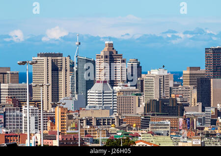 DURBAN, AFRIQUE DU SUD - 16 AVRIL 2017 ci-dessus : Vue en gros plan de ville et côtières skyline à Durban, Afrique du Sud Banque D'Images