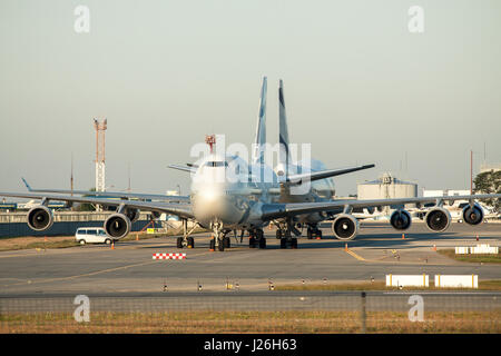 Ukraine BORISPOL, - 2 octobre 2011 : El Al 747 Les avions en stationnement sur l'aire de l'attente pour les passagers Banque D'Images