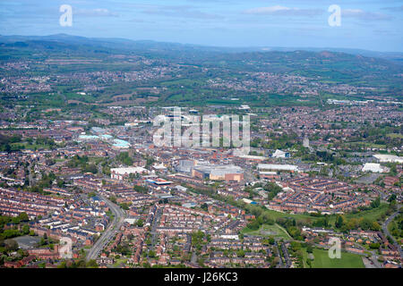 Le centre-ville de Wrexham, dans le Nord du Pays de Galles, de l'air, UK Banque D'Images