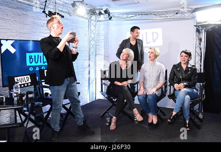 (De gauche à droite) Ian 'H' Watkins, Faye Tozer, et Acirc;&Shy; Claire Richards, Lee Latchford-Evans et Lisa Scott-Lee de Steps lors d'un événement de CONSTRUCTION de la série LDN au Capper Street Studio à Londres. Banque D'Images