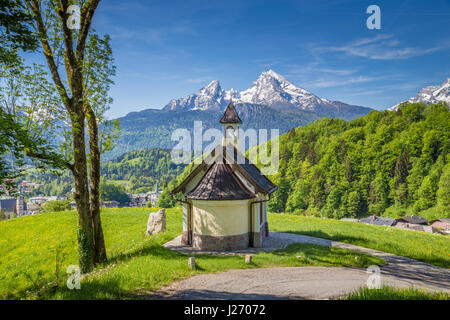 Belle vue de la célèbre chapelle à Lockstein avec mont Watzmann en arrière-plan, le parc national de Berchtesgaden, Berchtesgadener Land, Bavière, Allemagne Banque D'Images