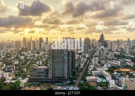 Vue depuis le bar sur le toit d'Octave, Marriot Hotel Sukhumvit, Skyline , view point, skybar, Lounge, bar, sur le toit, Bangkok, Thaïlande Banque D'Images
