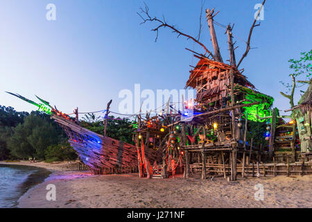 Bar hippie, Tree House Bar, Buffallo Bay, Aow Kao Kwai, Koh Phayam, Ranong, Thaïlande Banque D'Images