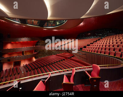 L'espace de l'auditorium principal. Théâtre National de Taichung, Taiwan, Chine. Toyo Ito Architecte : , 2016. Banque D'Images