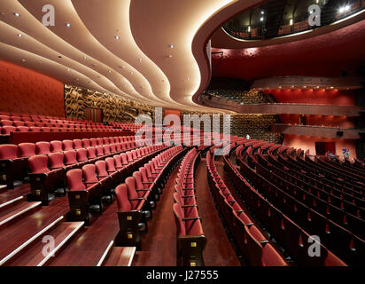 L'espace de l'auditorium principal. Théâtre National de Taichung, Taiwan, Chine. Toyo Ito Architecte : , 2016. Banque D'Images