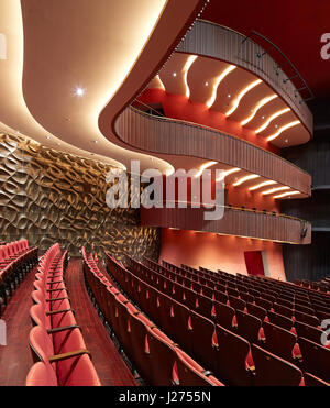 L'espace de l'auditorium principal. Théâtre National de Taichung, Taiwan, Chine. Toyo Ito Architecte : , 2016. Banque D'Images