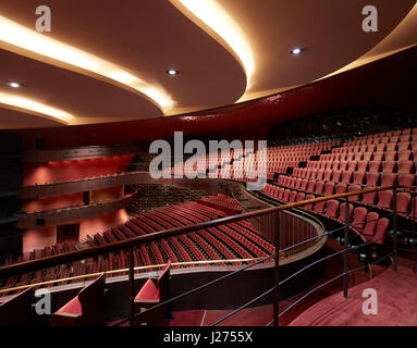 L'espace de l'auditorium principal. Théâtre National de Taichung, Taiwan, Chine. Toyo Ito Architecte : , 2016. Banque D'Images