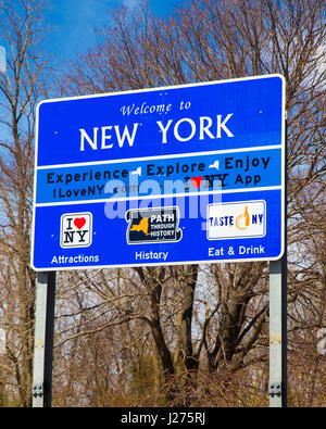 ORIENT Point, NY - 10 avril 2017 : avis de l'État de New York tourisme welcome sign vu depuis l'Est de Long Island. Banque D'Images