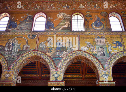 Mur sud mosaïques représentant l'histoire de Noé dans bibliacl Norman-Byzantine la cathédrale médiévale de Monreale, province de Palerme, Sicile, Italie. Banque D'Images