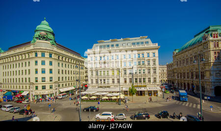 Vienne, Autriche - 11 août, 2015 : Belle vue en face de l'hôtel Sacher et Mozart café situé au centre-ville, l'architecture baroque spectaculaire Banque D'Images