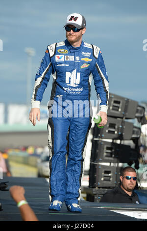 Homestead, Floride, USA. 22 Nov, 2017. Dale Earnhardt Jr. lors de l'introduction du pilote avant le début de la NASCAR Sprint Cup Series EcoBoost Ford 400 à Homestead-Miami Speedway le 22 novembre 2015 à Homestead, Floride. Credit : Mpi04/media/Alamy Punch Live News Banque D'Images