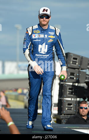 Homestead, Floride, USA. 22 Nov, 2017. Dale Earnhardt Jr. lors de l'introduction du pilote avant le début de la NASCAR Sprint Cup Series EcoBoost Ford 400 à Homestead-Miami Speedway le 22 novembre 2015 à Homestead, Floride. Credit : Mpi04/media/Alamy Punch Live News Banque D'Images