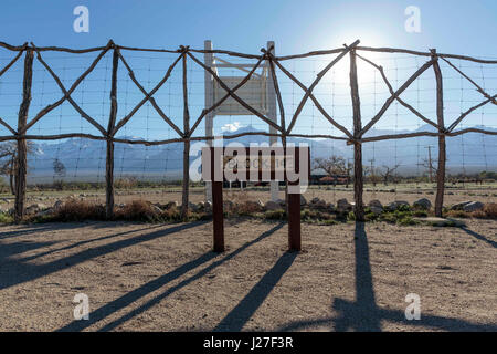 Lone Pine, CA, USA. Mar 31, 2017. Basket-ball au bloc 14, à l'Manzanar National Historic Site le jeudi 30 mars 2017 dans la région de Lone Pine, CA.Copyright © 2017 Paul Kitagaki Jr. Crédit : Paul Kitagaki Jr./ZUMA/Alamy Fil Live News Banque D'Images