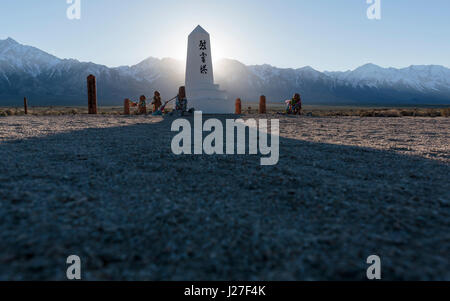 Lone Pine, CA, USA. Mar 31, 2017. Le cimetière et monument à l'Manzanar National Historic Site le jeudi 30 mars 2017 dans la région de Lone Pine, CA.Copyright © 2017 Paul Kitagaki Jr. Crédit : Paul Kitagaki Jr./ZUMA/Alamy Fil Live News Banque D'Images