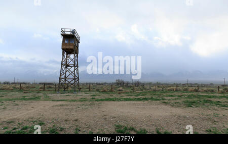 Lone Pine, CA, USA. Apr 21, 2017. L'un des tours de garde à l'Manzanar National Historic Site le jeudi 30 mars 2017 dans la région de Lone Pine, CA.Copyright © 2017 Paul Kitagaki Jr. Crédit : Paul Kitagaki Jr./ZUMA/Alamy Fil Live News Banque D'Images