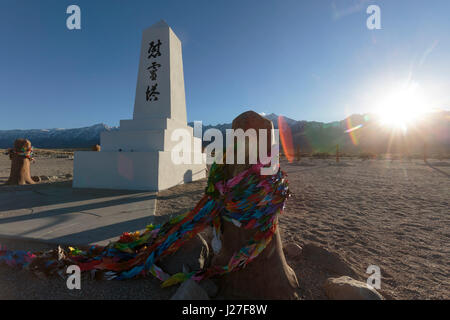 Lone Pine, CA, USA. Mar 31, 2017. Le cimetière et monument à l'Manzanar National Historic Site le jeudi 30 mars 2017 dans la région de Lone Pine, CA.Copyright © 2017 Paul Kitagaki Jr. Crédit : Paul Kitagaki Jr./ZUMA/Alamy Fil Live News Banque D'Images