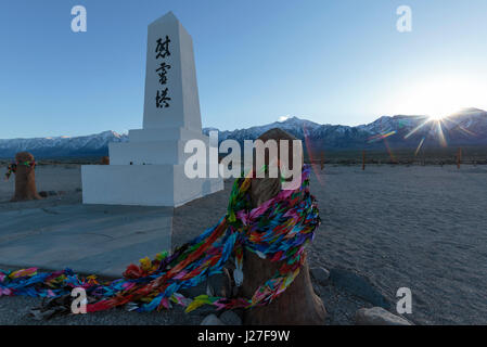 Lone Pine, CA, USA. Mar 31, 2017. En origami au cimetière et monument à Manzanar National Historic Site le jeudi 30 mars 2017 dans la région de Lone Pine, CA.Copyright © 2017 Paul Kitagaki Jr. Crédit : Paul Kitagaki Jr./ZUMA/Alamy Fil Live News Banque D'Images