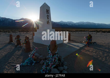 Lone Pine, CA, USA. Mar 31, 2017. En origami au cimetière et monument à Manzanar National Historic Site le jeudi 30 mars 2017 dans la région de Lone Pine, CA.Copyright © 2017 Paul Kitagaki Jr. Crédit : Paul Kitagaki Jr./ZUMA/Alamy Fil Live News Banque D'Images