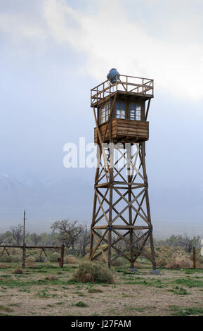 Lone Pine, CA, USA. Apr 21, 2017. L'un des tours de garde à l'Manzanar National Historic Site le jeudi 30 mars 2017 dans la région de Lone Pine, CA.Copyright © 2017 Paul Kitagaki Jr. Crédit : Paul Kitagaki Jr./ZUMA/Alamy Fil Live News Banque D'Images