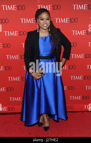 New York, NY, USA. Apr 25, 2017. Ava DuVernay au temps 2017 Gala célébrant les 100 100 personnes les plus influentes dans le monde à Frederick P. Rose Hall, au Lincoln Center de New York le 25 avril 2017. Crédit : John Palmer/media/Alamy Punch Live News Banque D'Images