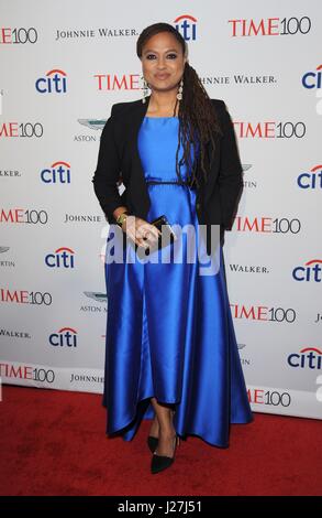 New York, NY, USA. Apr 25, 2017. Ava DuVernay à temps pour des arrivées 100 Dîner de Gala 2017, Jazz at Lincoln Center's Frederick P. Rose Hall, New York, NY Le 25 avril 2017. Credit : Kristin Callahan/Everett Collection/Alamy Live News Banque D'Images