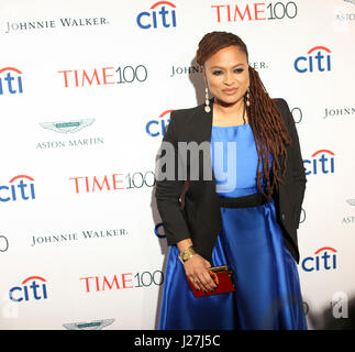 New York, USA. Apr 25, 2017. Ava Duvernay assiste à l'heure 2017 100 Gala au Jazz at Lincoln Center le 25 avril 2017 à New York. Crédit : l'accès Photo/Alamy Live News Banque D'Images