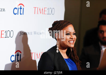 New York, USA. Apr 25, 2017. Ava Duvernay assiste à l'heure 2017 100 Gala au Jazz at Lincoln Center le 25 avril 2017 à New York. Crédit : l'accès Photo/Alamy Live News Banque D'Images