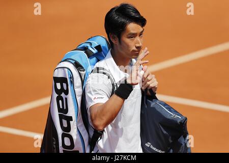 Barcelone, Espagne. Apr 25, 2017. Yuichi Sugita (JPN) Tennis : Yuichi Sugita du Japon au cours du 2ème round singls match contre Richard Gasquet de la France sur le Banc Sabadell Barcelone tournoi de tennis ouvert au Real Club de Tennis de Barcelona à Barcelone, Espagne . Credit : Mutsu Kawamori/AFLO/Alamy Live News Banque D'Images