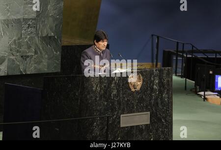 Organisation des Nations Unies, New York, USA, 26 avril 2017 - Evo Morales Ayma, Président de l'État plurinational de Bolivie, au cours de sa rencontre avec les membres de l'Instance permanente sur les questions autochtones aujourd'hui au siège des Nations Unies à New York. Photo : Luiz Rampelotto/EuropaNewswire dans le monde d'utilisation | Banque D'Images